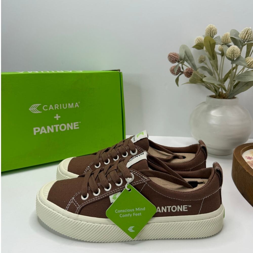 Cariuma OCA Low Pantone Cacao Nibs Canvas Sneaker Brown Women's 7 NWB